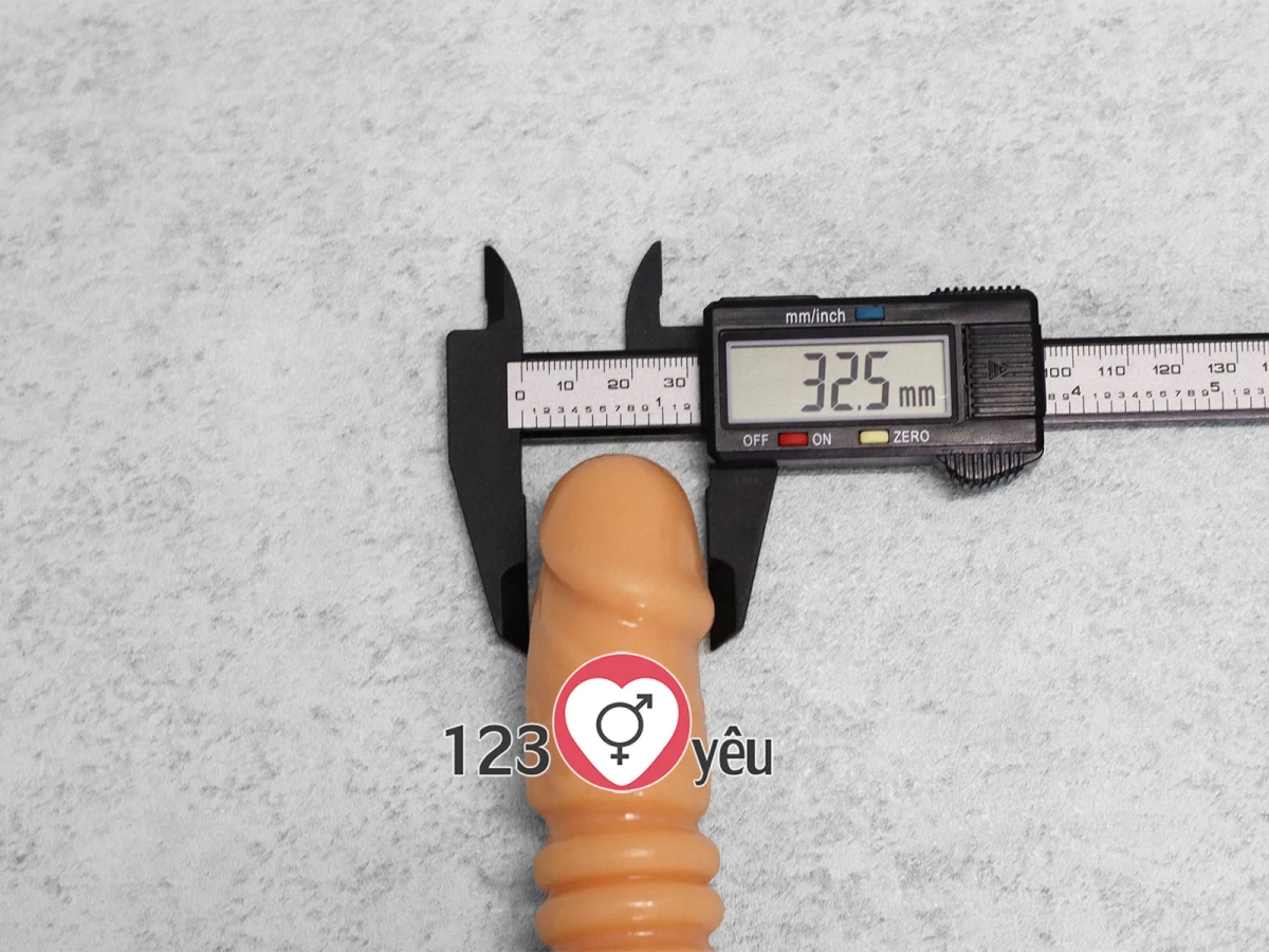 Dương vật giả có đế Excited rung thụt và phát nhiệt pin sạc