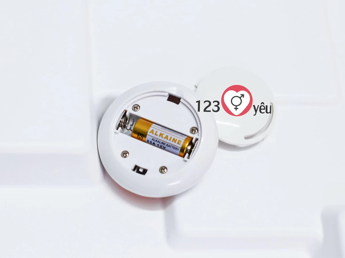 Dương vật giả có đế Devil Yeain rung ngoáy cực mạnh